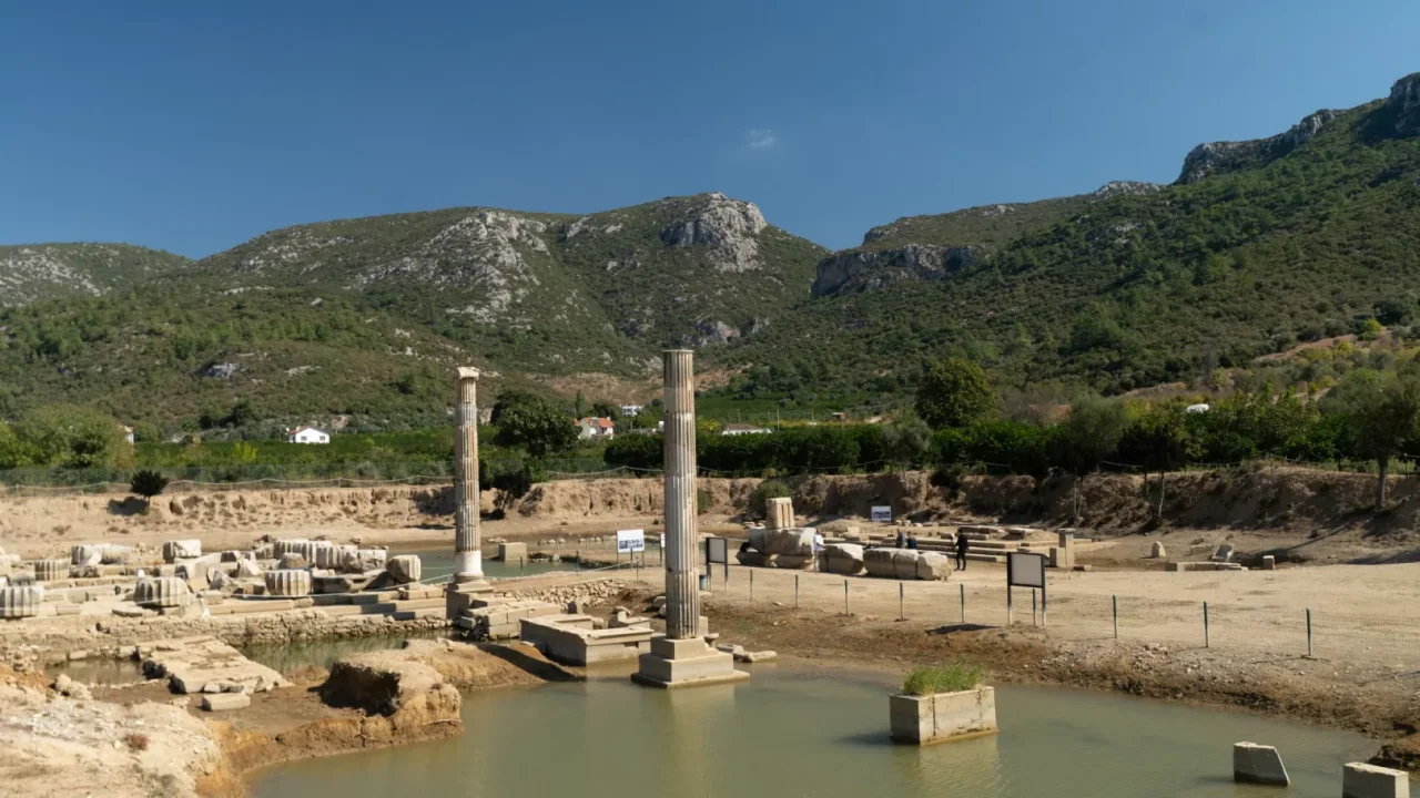 Klaros’ta 3 Bin 300 Yıllık Kehanetin İzinde