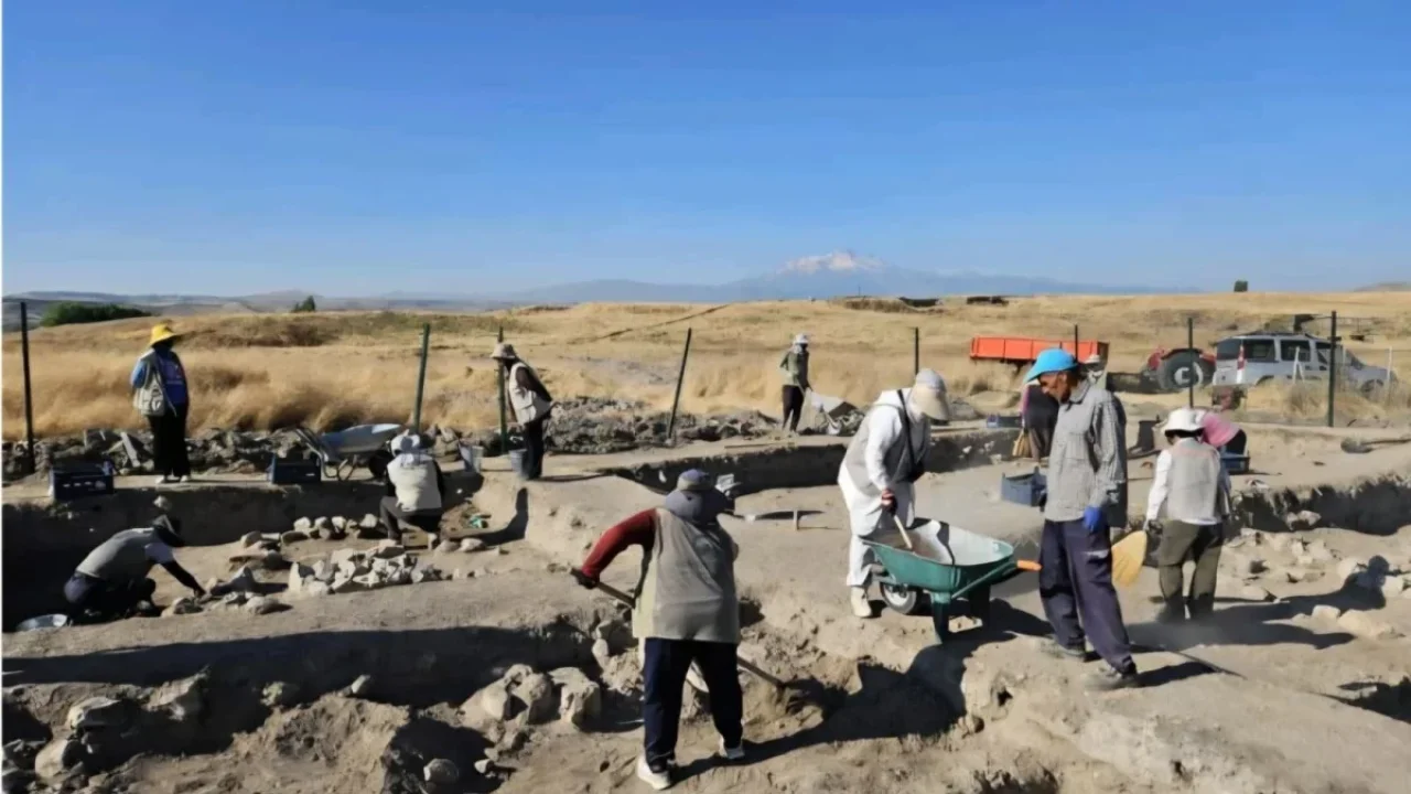 Kültepe kazılarında Helenistik mozaik bulundu