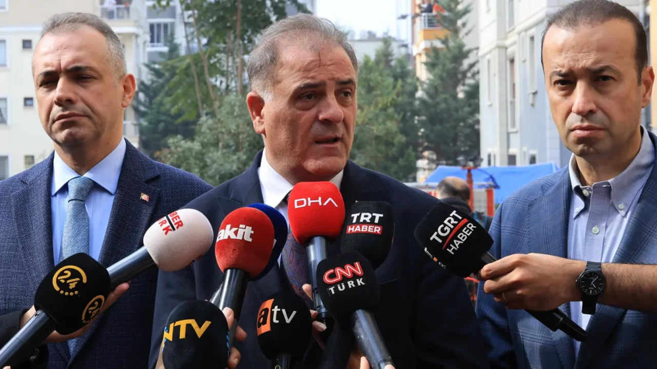Maltepe'de Çöken Bina İçin İncelemeler Sürüyor