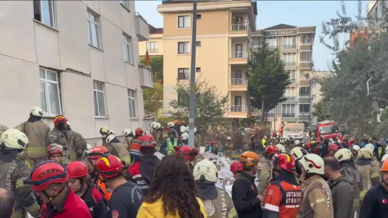 Maltepe'de çöken binada arama kurtarma çalışmaları.