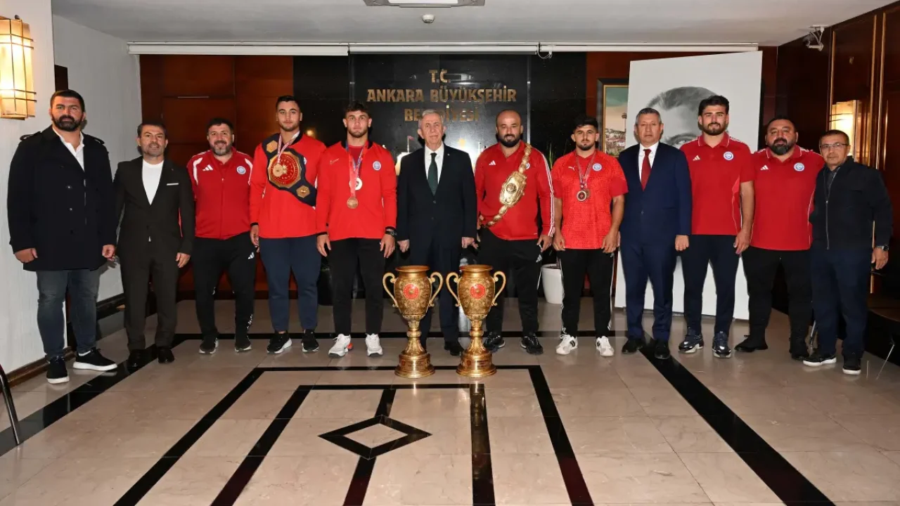 Mansur Yavaş ASKİ sporlu güreşçileri ağırladı