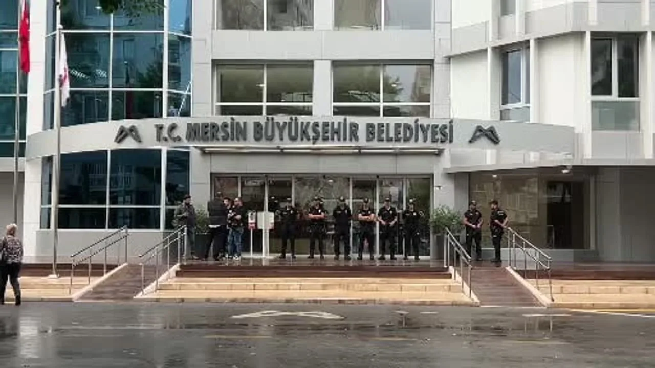 Mersin belediye operasyonu kapsamında 59 kişi.