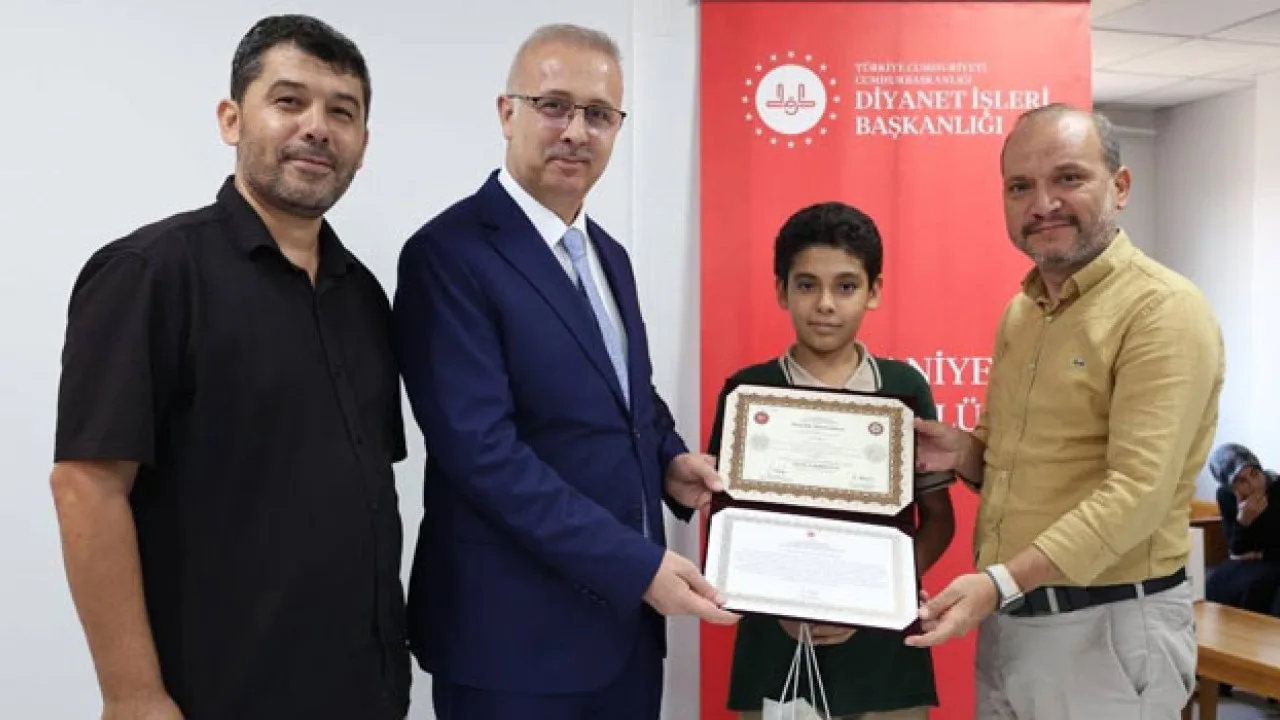 Osmaniye’de Hafızlık Eğitimini Tamamlayan 15 Öğrenciye Belgeleri Verildi