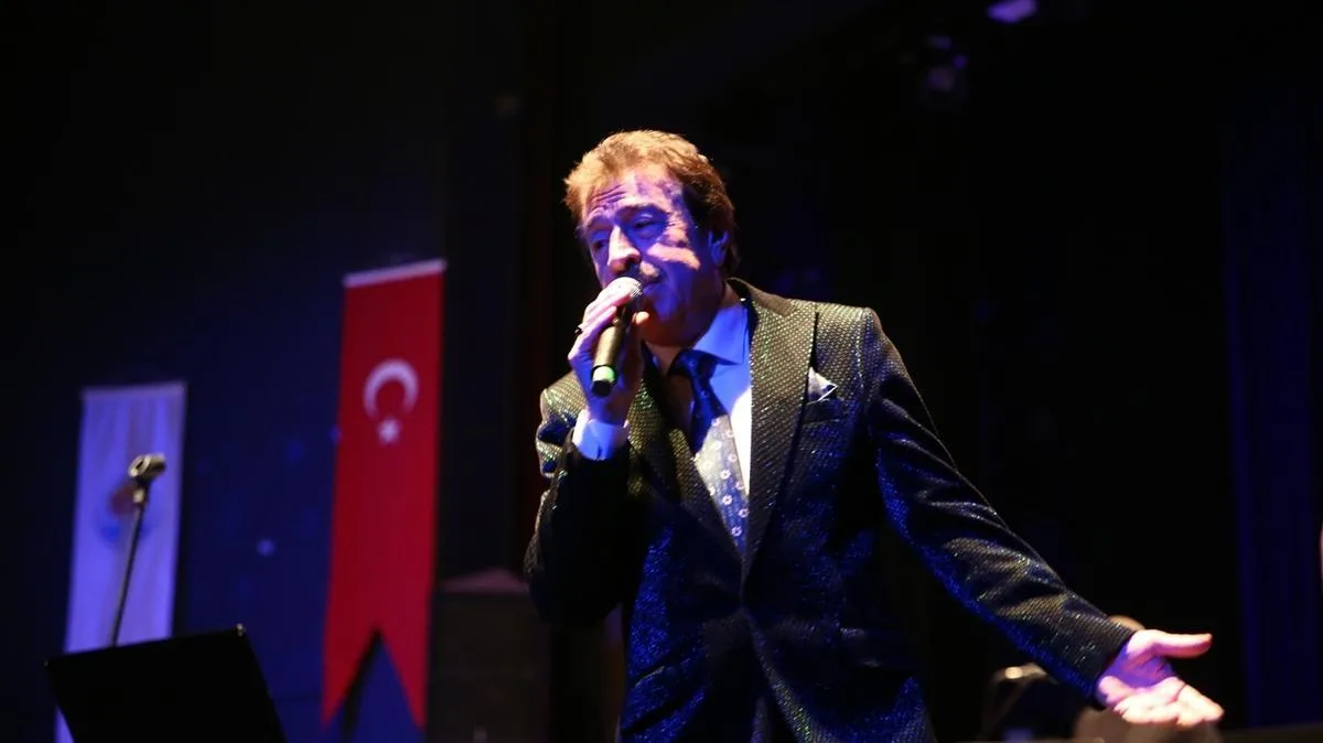 Osmaniye FıstıkFest 2026 Başlıyor! İşte Festival Programı - Görsel 3 Ahmet Selçuk İlkan Adana'da Ferdi Tayfur şarkılarını seslendirdi