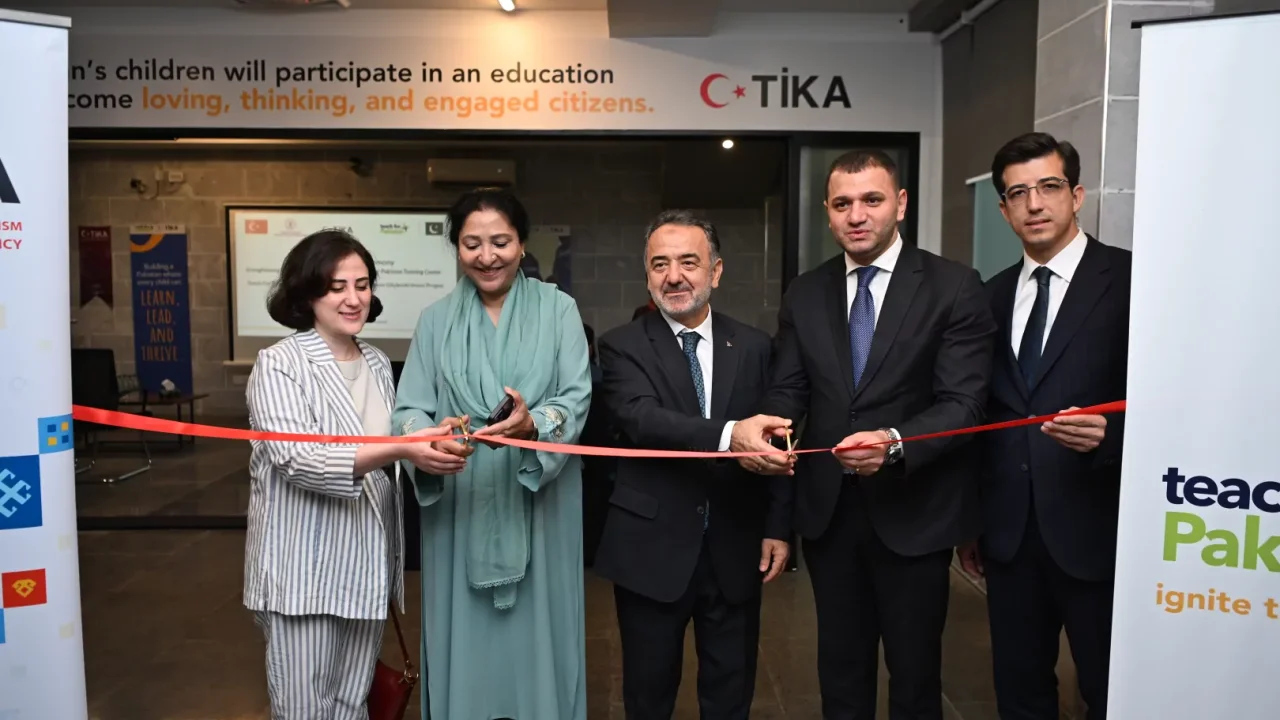 Pakistan'da Öğretmen Eğitimini Güneş Enerjisiyle.
