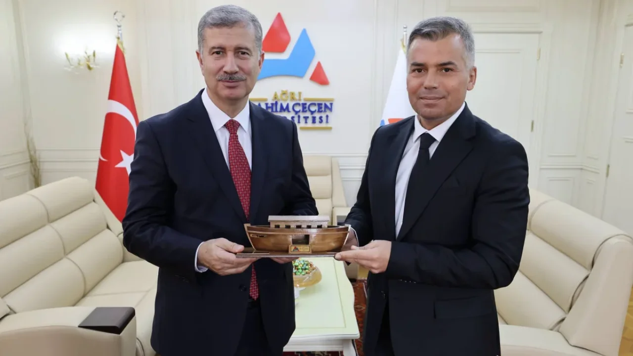 Rektör Gülçin'den Sempozyum Emeği İçin Teşekkür
