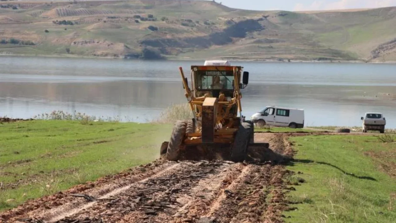 Şanlıurfa Büyükşehir Belediyesi Hilvan'da Yol Yeniliyor