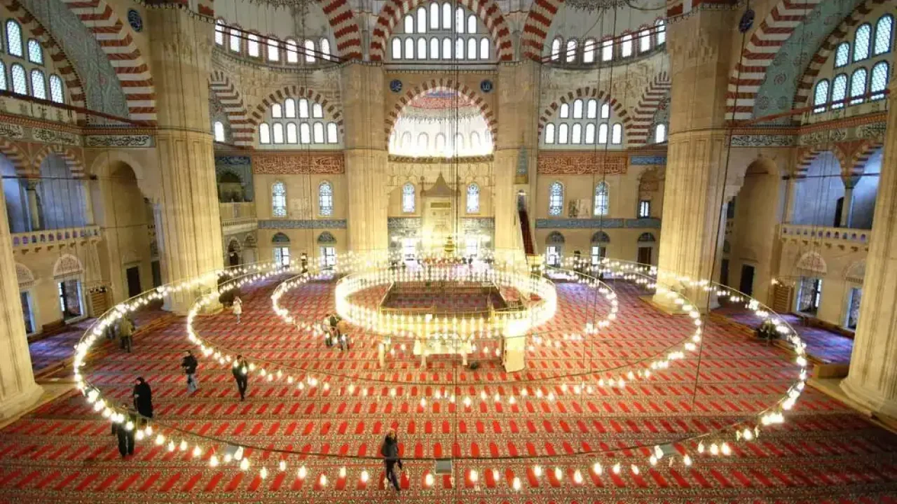 Selimiye Camii ve Külliyesi, tarihin izlerini yaşatıyor