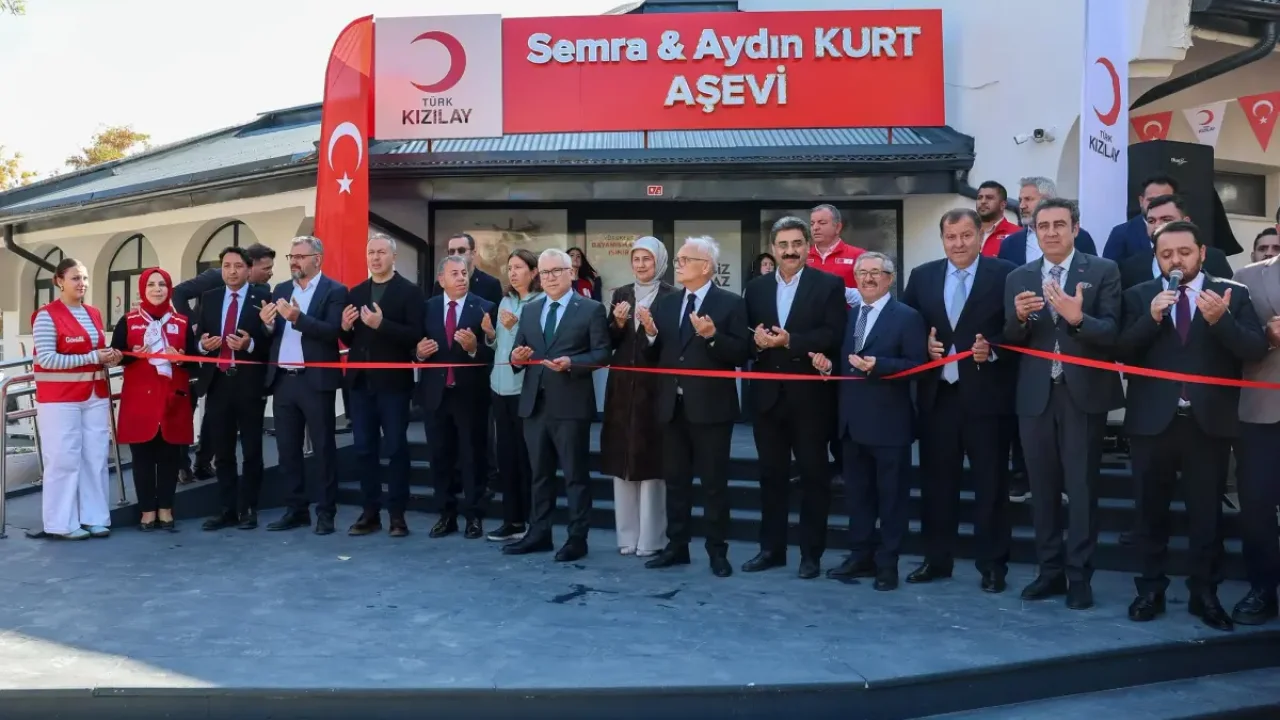 Sivas'ta Kızılay aşevi hizmete açıldı