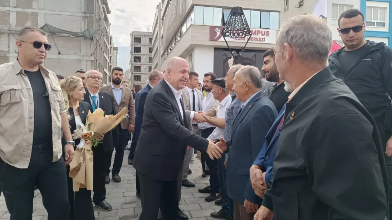 Ümit Özdağ: "Ülkemiz zengin, halkımız fakir"