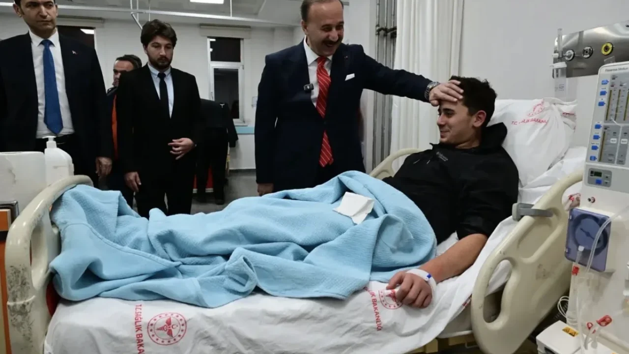 Vali Erin Kızılay gönüllülerine hastanede ziyaret