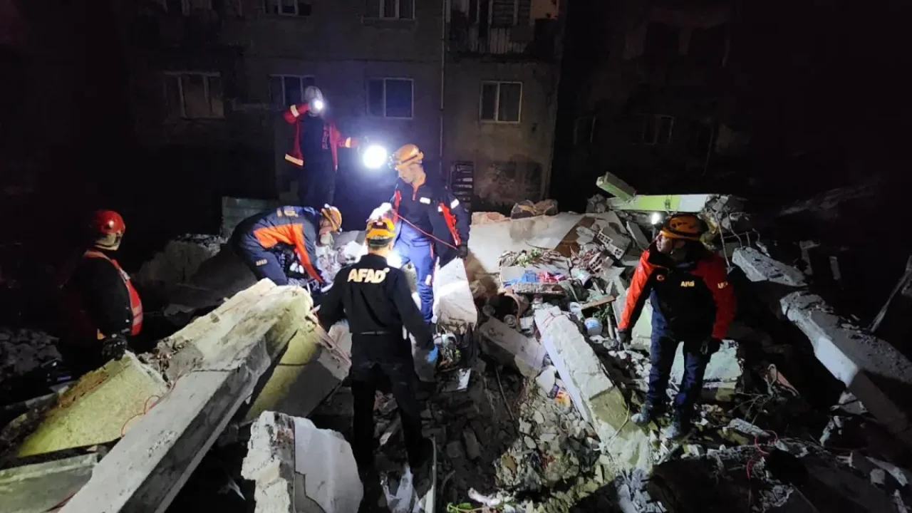 Zonguldak'ta bina çökmesi: 1 ölü, 1 yaralı