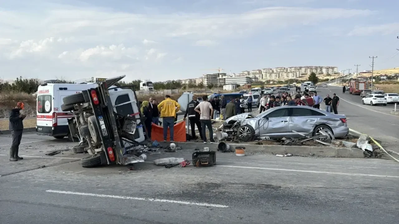 Zuhal Karakoç'un konvoyu kaza yaptı: 1 ölü, 7 yaralı