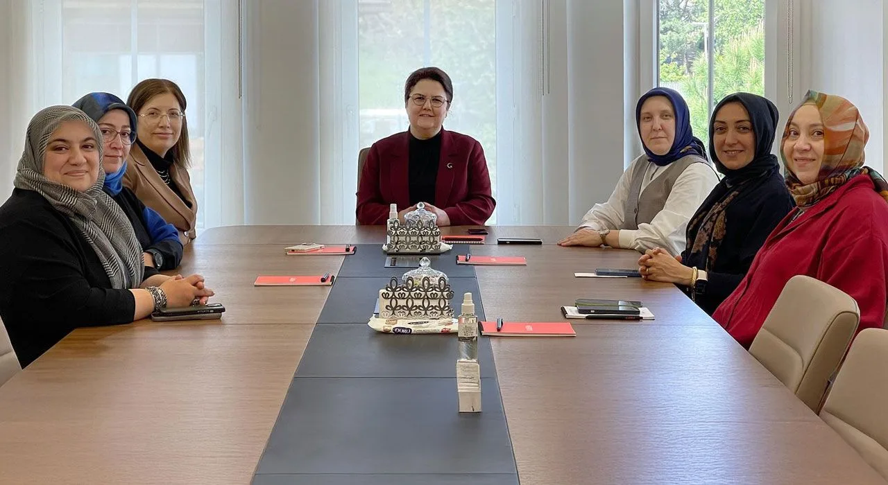 Derya Yanık, Kadem Yönetimini Tebrik Etti Derya Yanık, Kadem Yönetimini Tebrik Etti