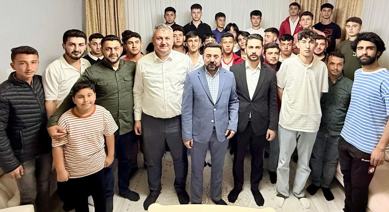 Başkan Mustafa İba Gençlerle Çay Sohbetinde Buluştu 09915C6Başkan Mustafa İba Gençlerle Çay Sohbetinde Buluştu9 2C0C 4Cbc 9587 1F2F27B6Cfb8