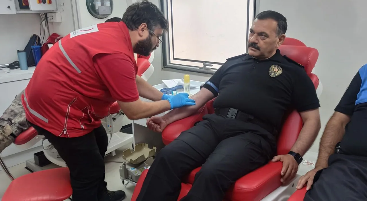 Osmaniye Emniyeti’nden Kan Bağışı Desteği Osmaniye Emniyeti’nden Kan Bağışı Desteği