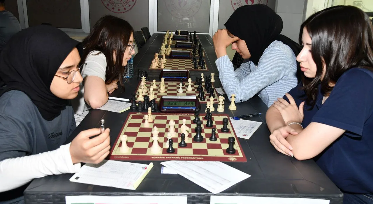Osmaniye’de Satranç Turnuvası Sonuçlandı Osmaniye’de Satranç Turnuvası Sonuçlandı