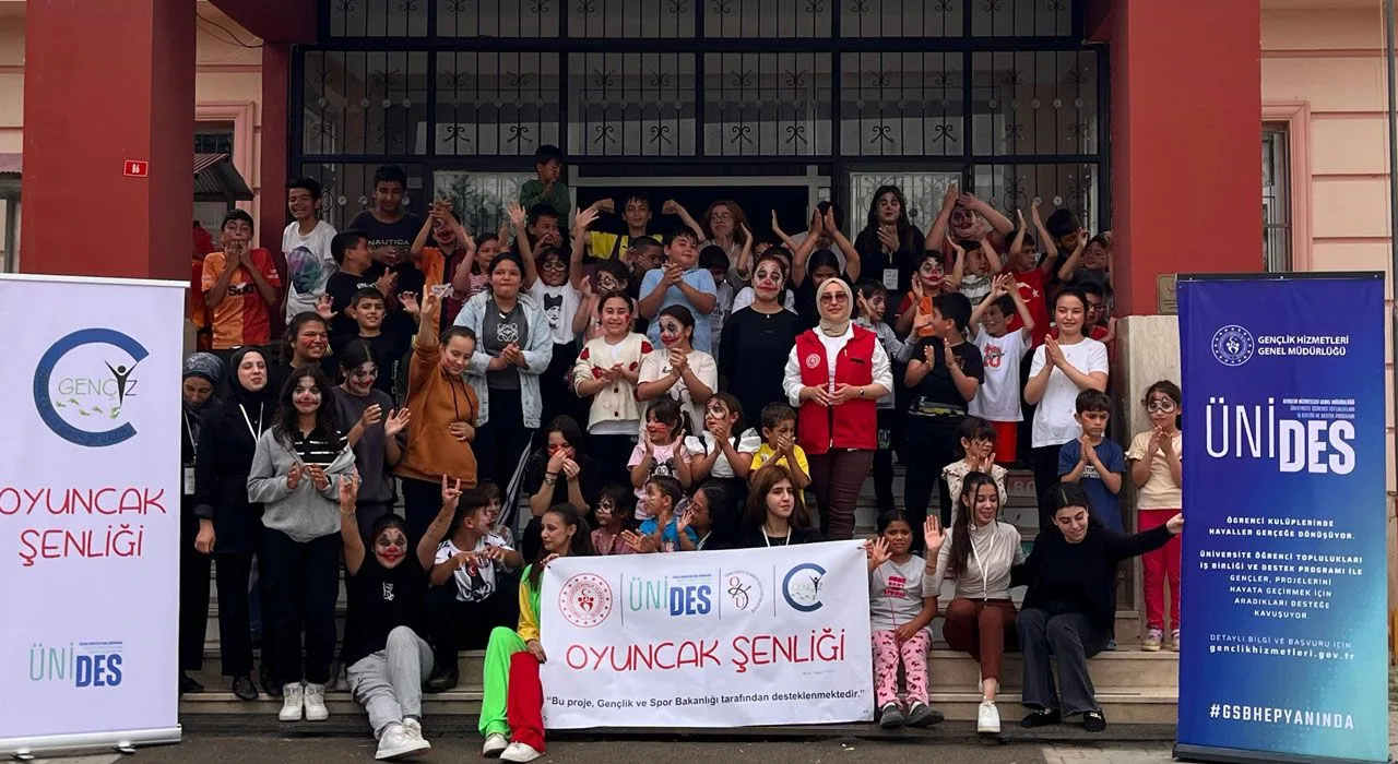 Okü Öğrencileri Köy Okullarını Şenlendirdi Okü Öğrencileri Köy Okullarını Şenlendirdi