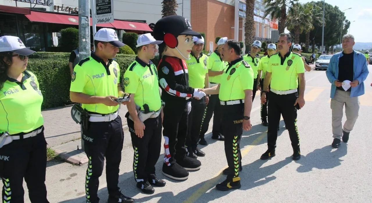 Osmaniye’de Trafik Haftası Etkinliklerine İlgi Osmaniye’de Trafik Haftası Etkinliklerine İlgi