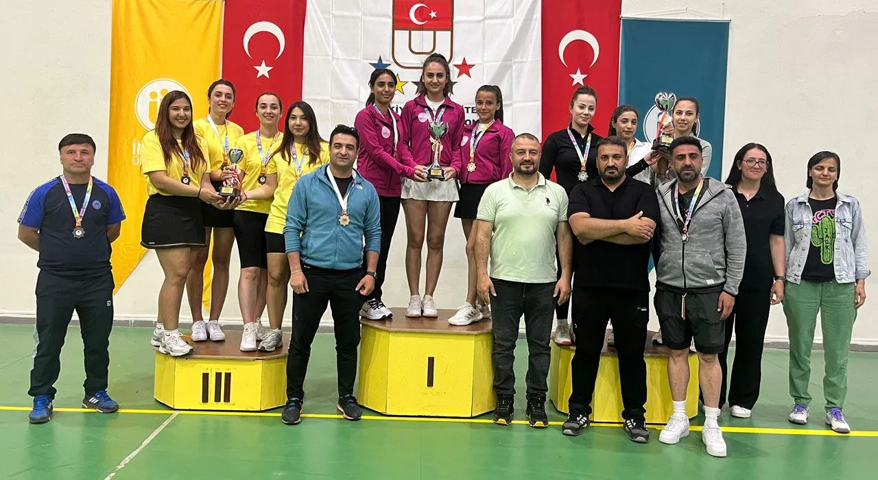 Okü Teniste Süper Lig’e Yükseldi Okü Teniste Süper Lig’e Yükseldi