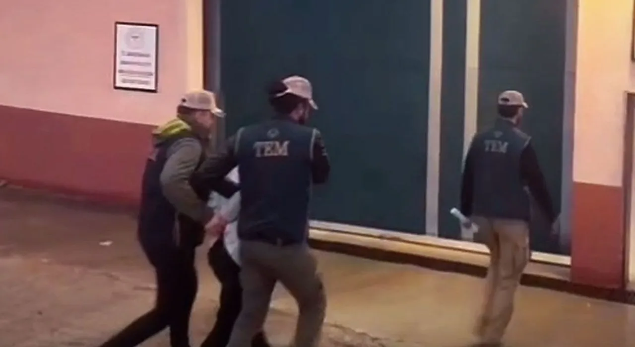 Osmaniye’de Fetö/Pdy’ye Yönelik Operasyonda 3 Gözaltı Osmaniye’de Fetö/Pdy’ye Yönelik Operasyonda 3 Gözaltı