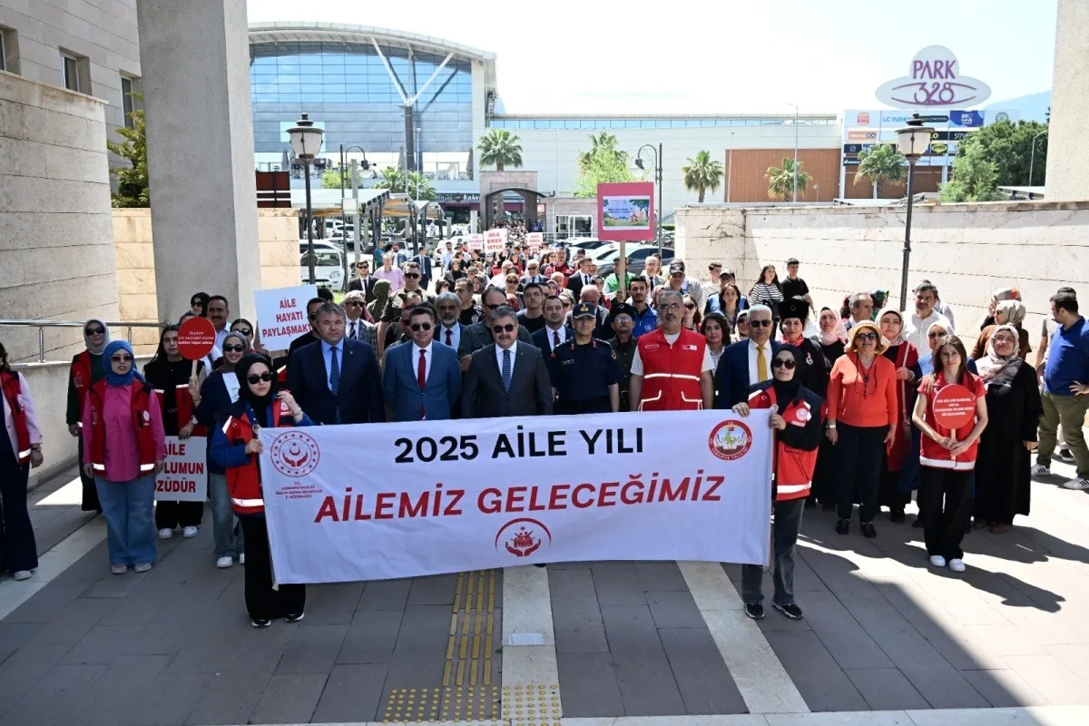 Osmaniye’de Aile Günü Yürüyüşü Düzenlendi