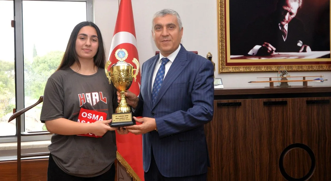 Ayşe Sevde Cihan’a Milli Eğitim Müdürü’nden Tebrik