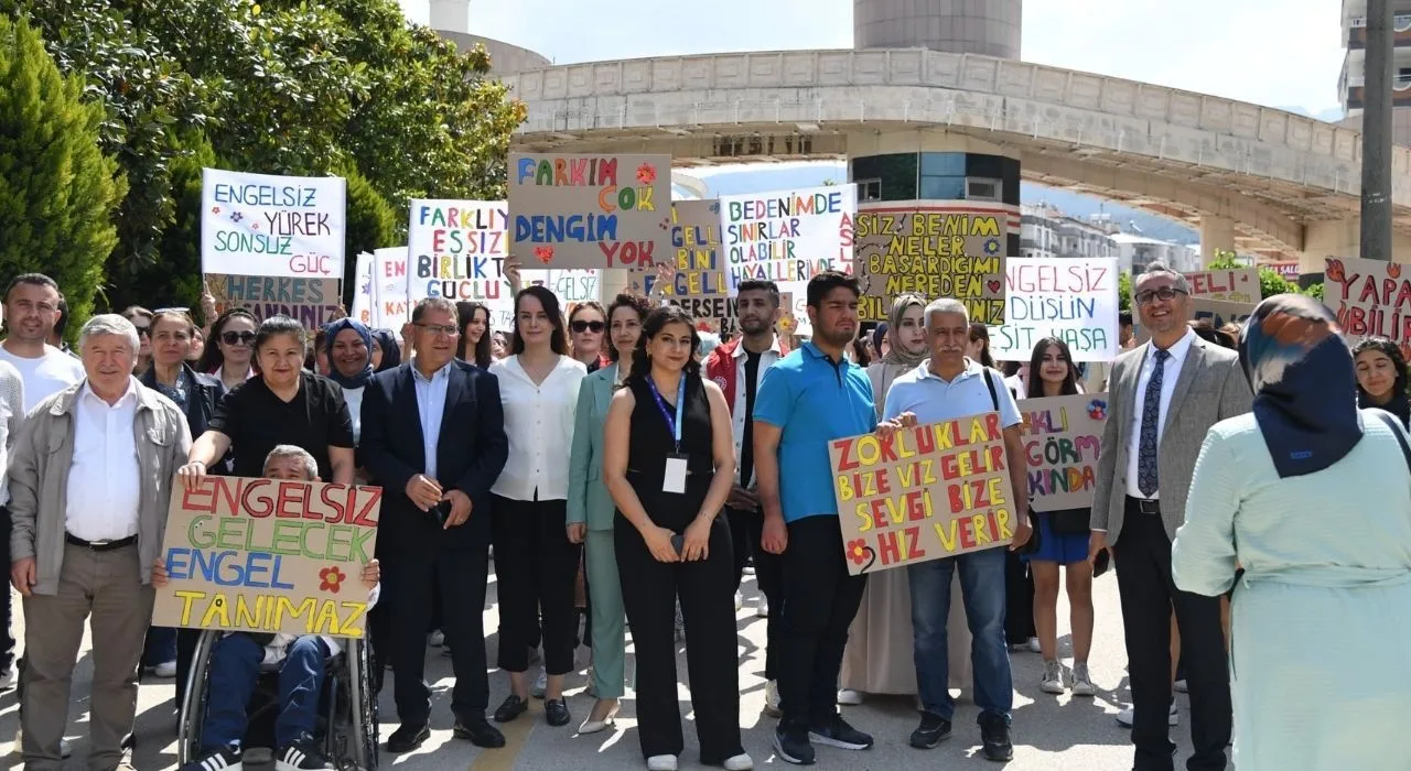 Okü’de Engelsiz Yetenekler Festivali Renkli Geçti Okü’de Engelsiz Yetenekler Festivali Renkli Geçti