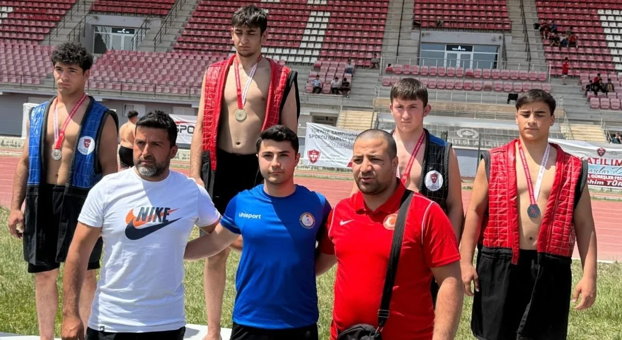 Aba Güreşinde Osmaniye Rüzgârı Esti Aba Güreşinde Osmaniye Rüzgârı Esti