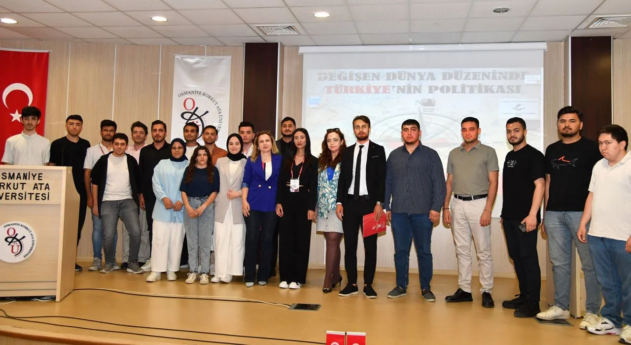 Okü’de Gençler Türkiye'Nin Yol Haritasını Çizdi Okü’de Gençler Türkiye'Nin Yol Haritasını Çizdi