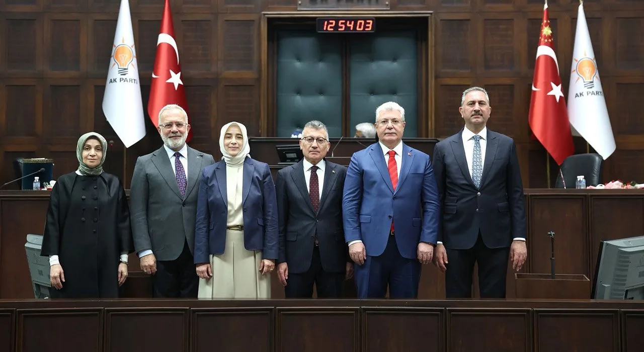 Ak Parti Meclis Grubu Yeniden Şekillendi Ak Parti Meclis Grubu Yeniden Şekillendi