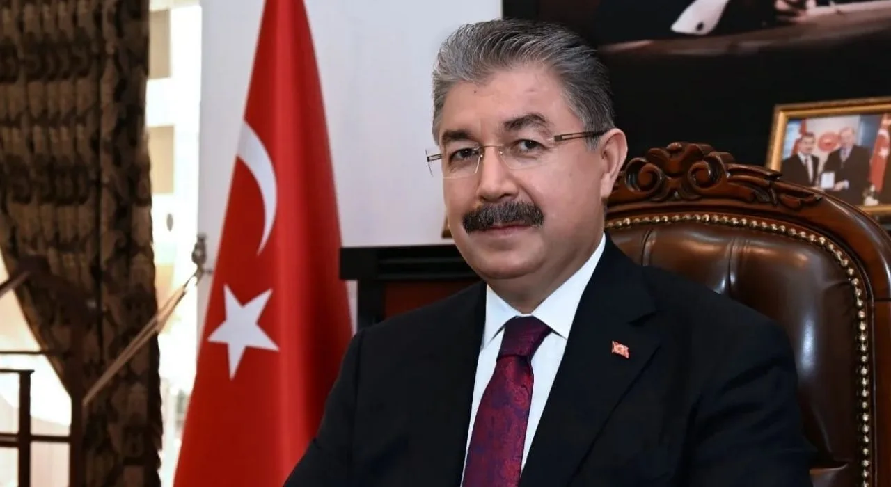 Vali Erdinç Yılmaz: Umudumuz Gençliğimizdir Vali Erdinç Yılmaz: Umudumuz Gençliğimizdir