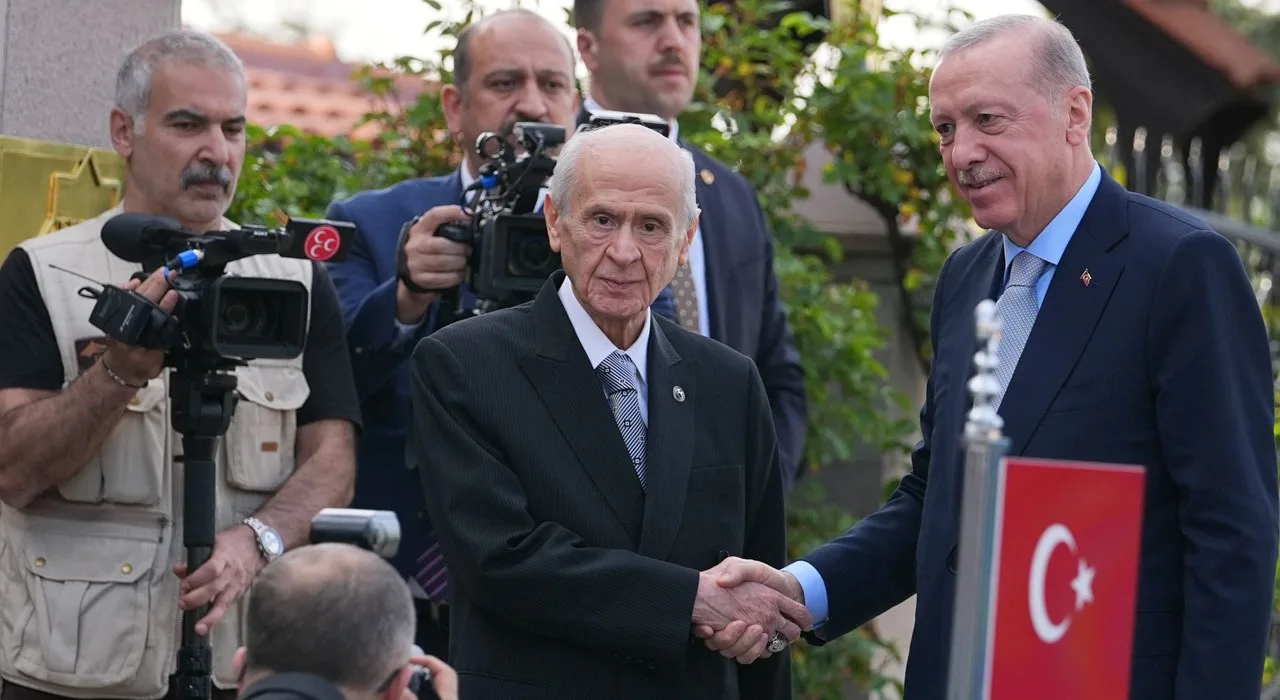 Devlet Bahçeli: Erdoğan'Sız Türkiye Düşünülemez Devlet Bahçeli: Erdoğan'Sız Türkiye Düşünülemez