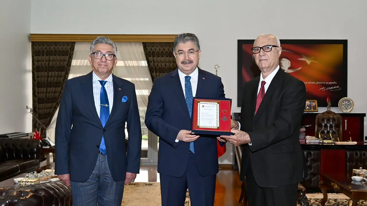 Mansur Işıkbol’a Tsk’dan Bronz Madalya Mansur Işıkbol’a Tsk’dan Bronz Madalya