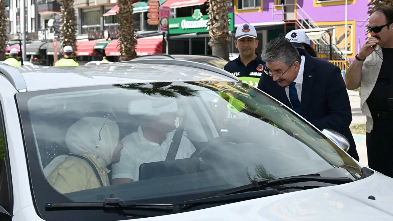 Vali Erdinç Yılmaz, Trafik Haftası'Nda Sürücülere Seslendi Vali Erdinç Yılmaz, Trafik Haftası'Nda Sürücülere Seslendi