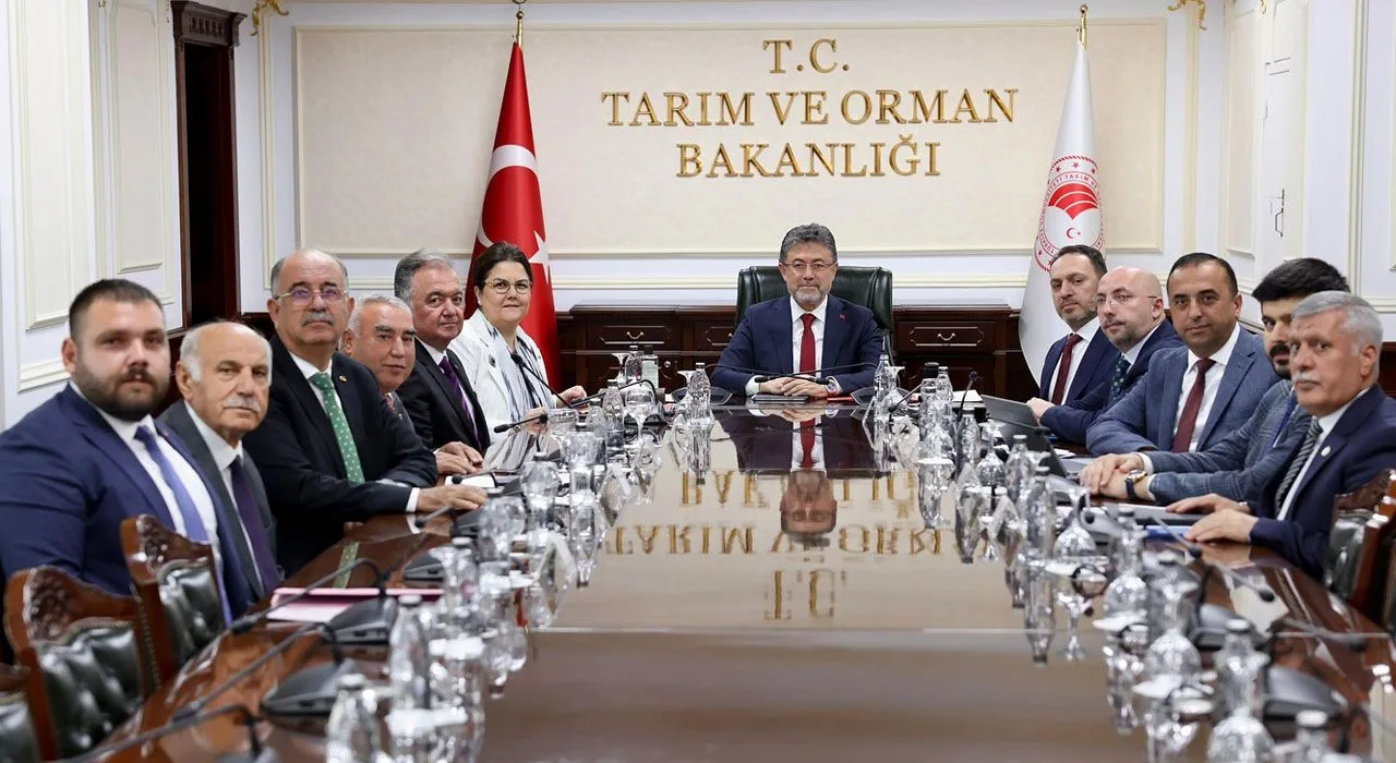 Derya Yanık’tan Bakan Yumaklı’ya Tarım Ziyareti Derya Yanık’tan Bakan Yumaklı’ya Tarım Ziyareti