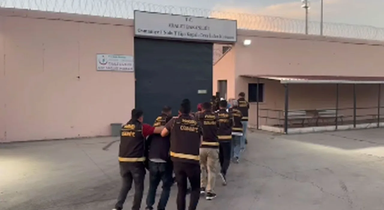 Osmaniye’de Uyuşturucu Çetesine Darbe Osmaniye’de Uyuşturucu Çetesine Darbe