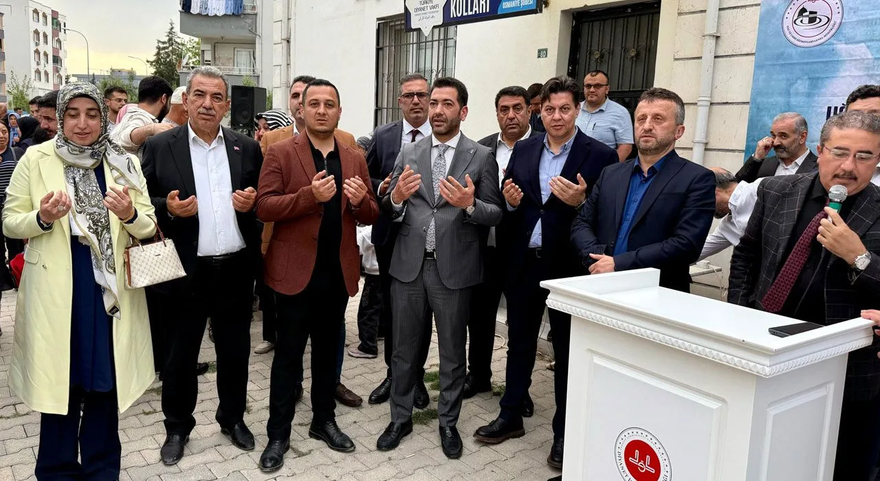 Osmaniye’den İlk Hac Kafilesi Dualarla Uğurlandı Osmaniye’den İlk Hac Kafilesi Dualarla Uğurlandı
