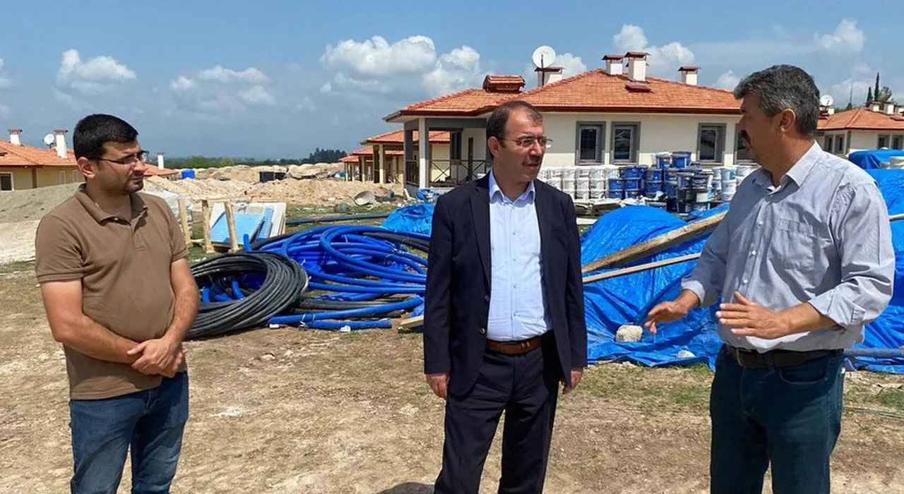 Kaymakam Erdinç Dolu’dan Deprem Evlerine Ziyaret Kaymakam Erdinç Dolu’dan Deprem Evlerine Ziyaret