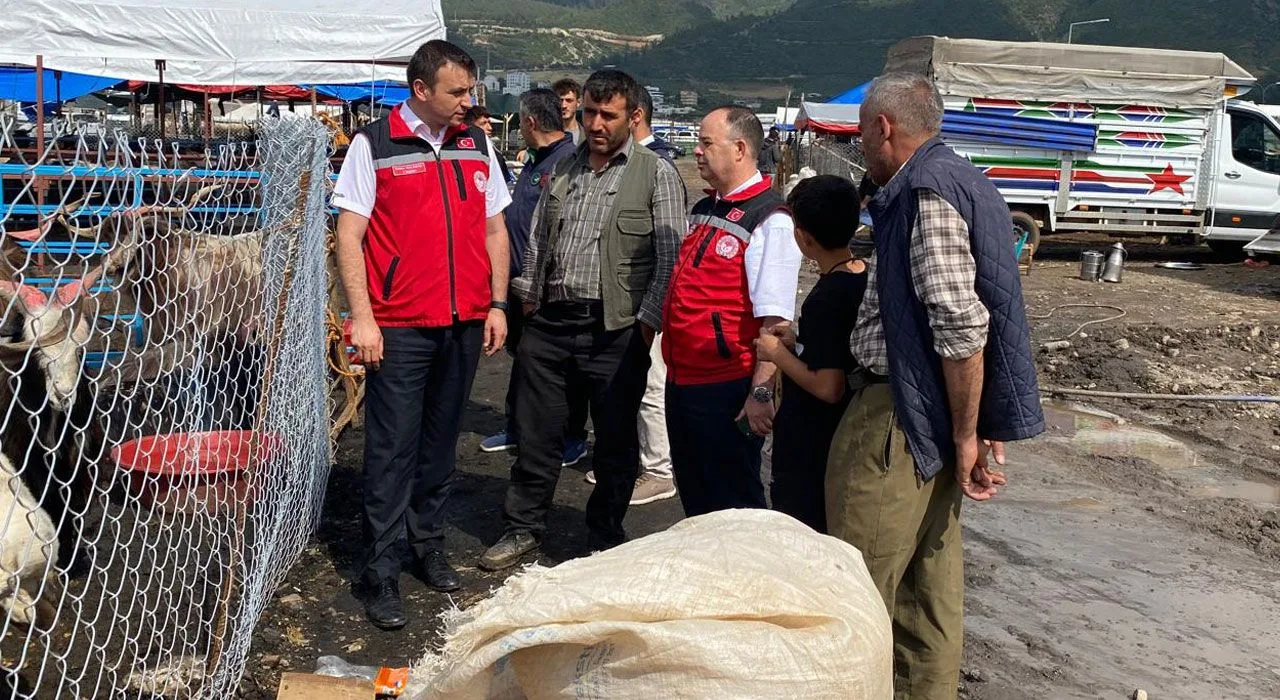 Osmaniye’de Kurbanlıklar Kontrolden Geçti Osmaniye’de Kurbanlıklar Kontrolden Geçti