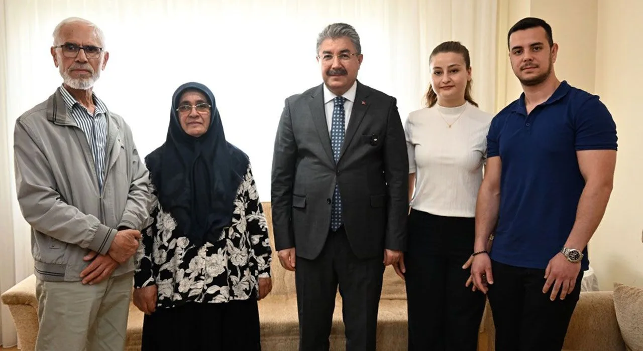 Vali Erdinç Yılmaz: Aile, Toplumun En Temel Taşıdır Vali Erdinç Yılmaz: Aile, Toplumun En Temel Taşıdır