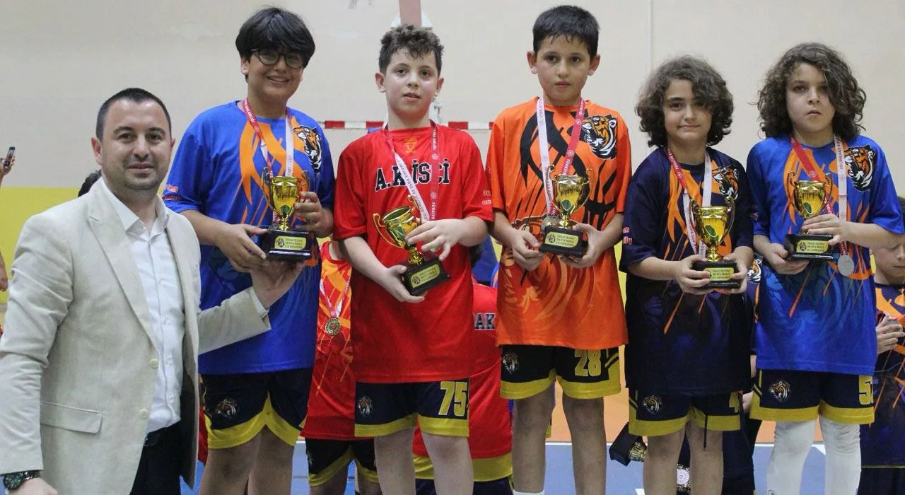 Osmaniye U12 Ligi’nde Kupa Tempo Gelişim B’nin Osmaniye U12 Ligi’nde Kupa Tempo Gelişim B’nin