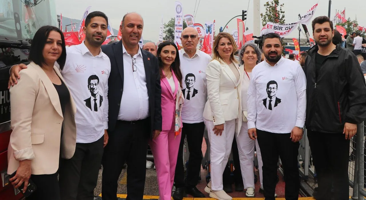 Asu Kaya Bursa’da Dayanışma Çağrısı Yaptı Asu Kaya Bursa’da Dayanışma Çağrısı Yaptı