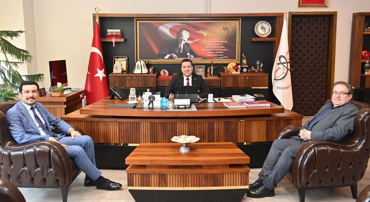 Polonyalı Akademisyen Okü’yü Ziyaret Etti Polonyalı Akademisyen Okü’yü Ziyaret Etti