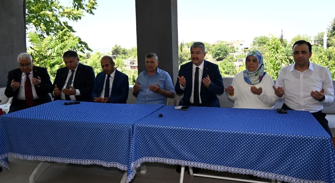 Vali Erdinç Yılmaz’dan Şehit Ve Gazi Ailelerine Ziyaret Vali Erdinç Yılmaz’dan Şehit Ve Gazi Ailelerine Ziyaret