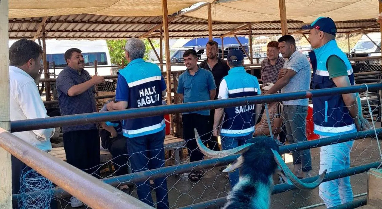 Osmaniye’de Kurban Satış Yerlerine Sağlık Uyarısı Osmaniye’de Kurban Satış Yerlerine Sağlık Uyarısı