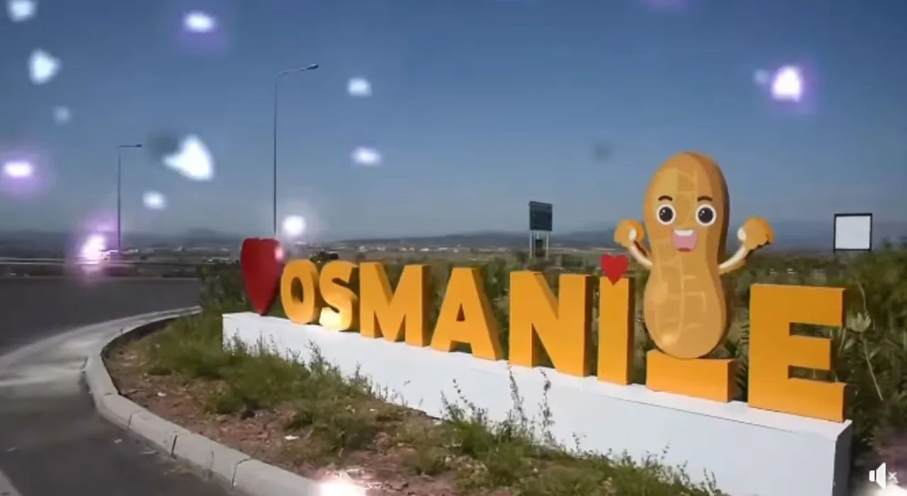Osmaniye’ye Fıstık Figürlü Estetik Dokunuş Osmaniye’ye Fıstık Figürlü Estetik Dokunuş