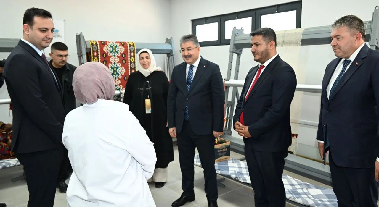 Vali Erdinç Yılmaz, Hasanbeyli Kadın Merkezini Ziyaret Etti Vali Erdinç Yılmaz, Hasanbeyli Kadın Merkezini Ziyaret Etti
