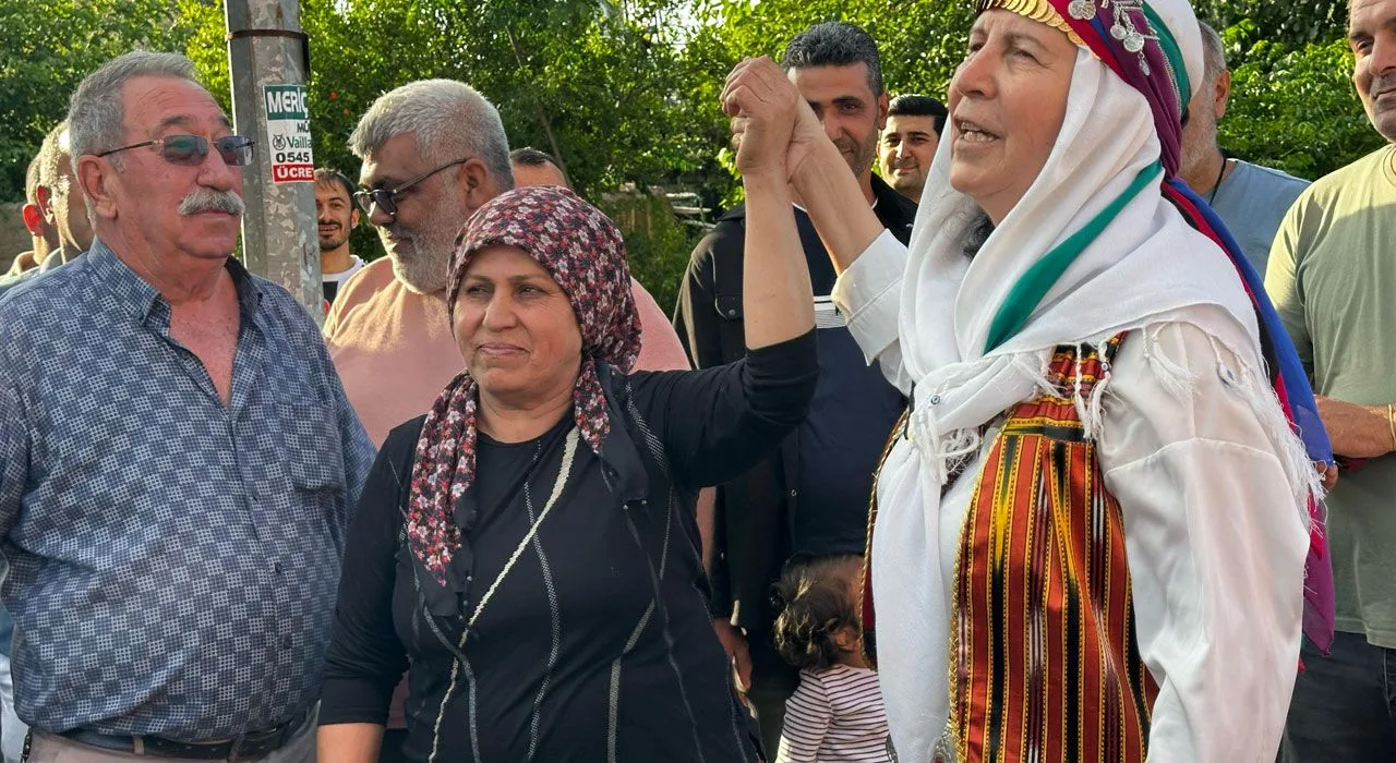 Toprakkale'Nin İlk Kadın Muhtarı Seçildi Toprakkale'Nin İlk Kadın Muhtarı Seçildi
