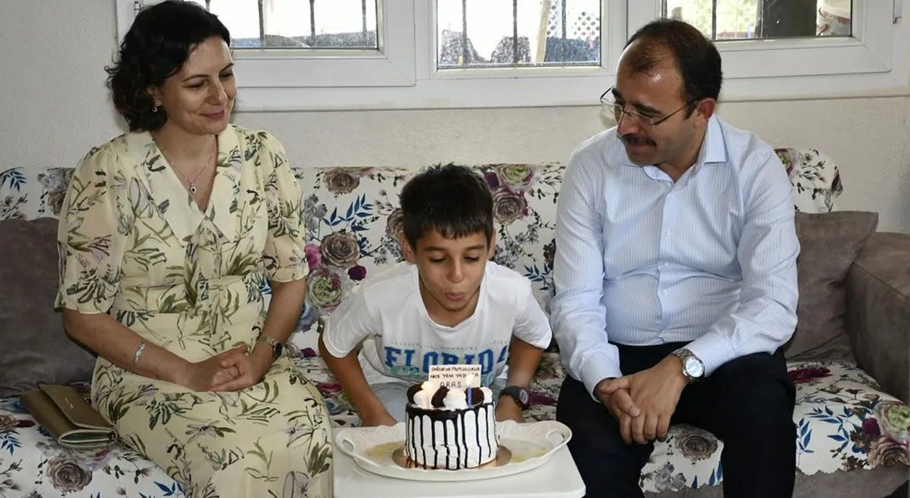 Kadirli’de “Yeter Ki Sen Gülümse” Sevinci Kadirli’de “Yeter Ki Sen Gülümse” Sevinci